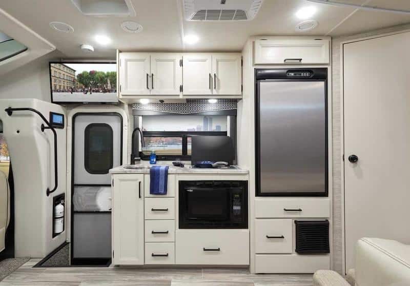 Class B RVs Great for Towing Thor Gemini 23TW Interior