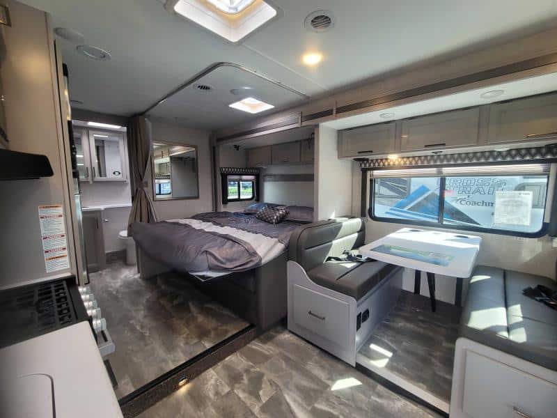 Class C RVs for Full-Time Living Thor Quantum LC25 Interior