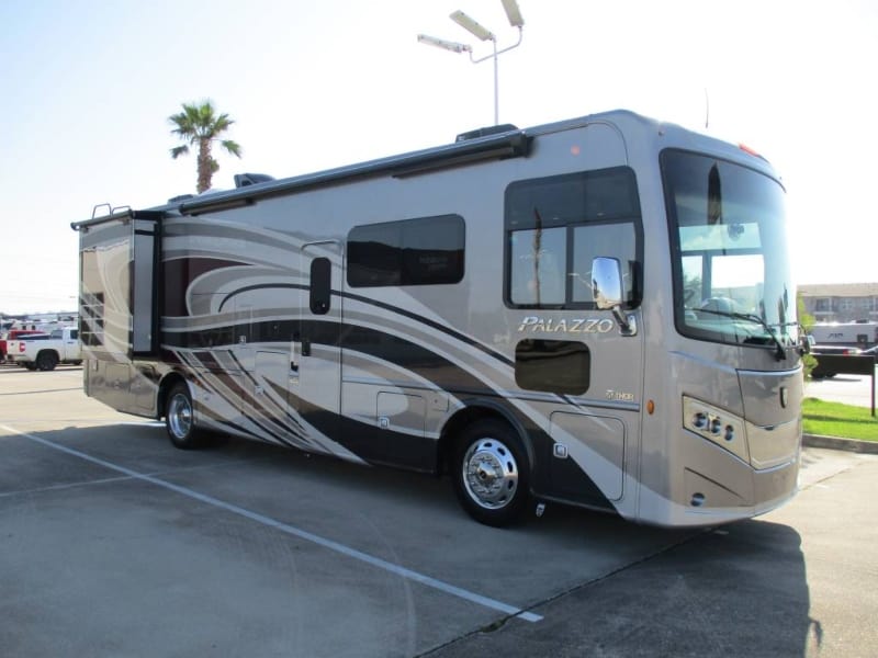 What Are the Different Types of RVs for Seniors Class A Motorhome