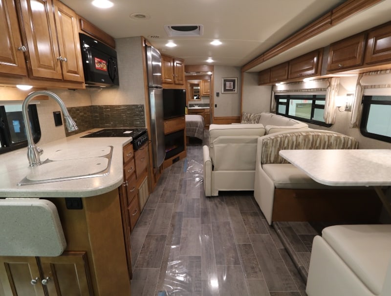 Winnebago Adventurer 35F Interior