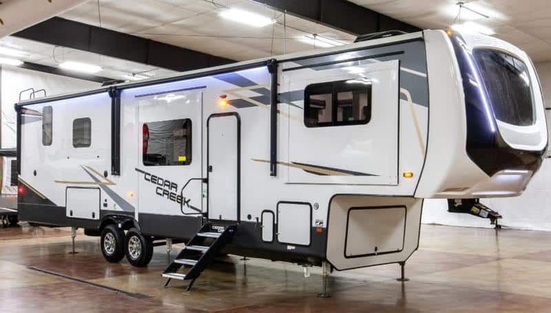 What Are the Different Types of RVs for Seniors Fifth Wheel