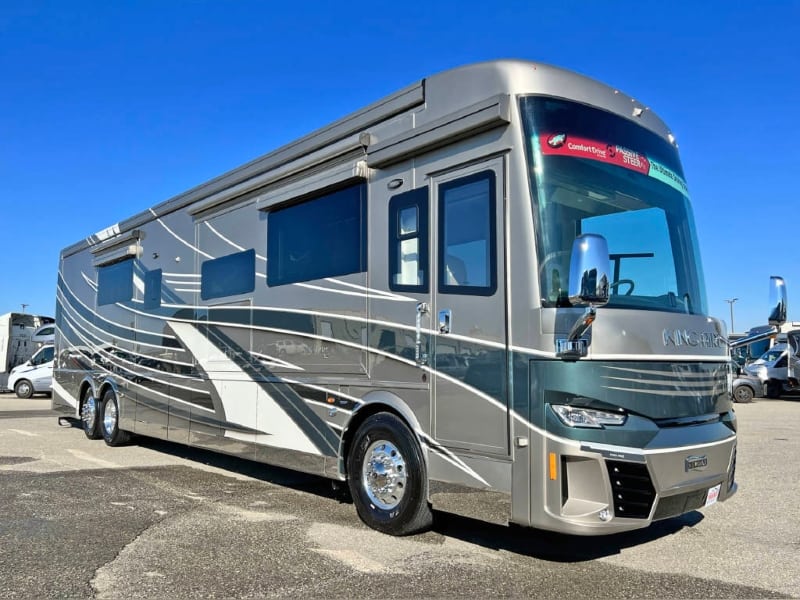 Newmar King Aire 4596 Exterior