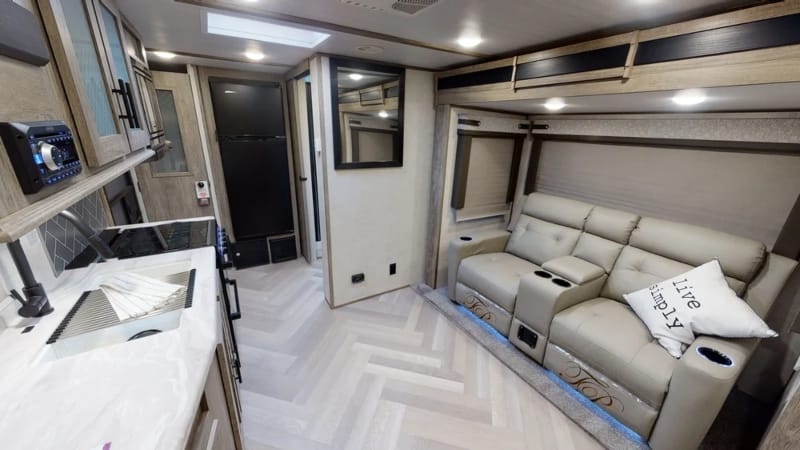 Best RVs For Seniors Wildwood Heritage Glen Hyper Lyte 19RBHL Interior