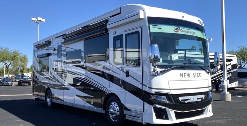 Newmar New Aire 3549 Exterior