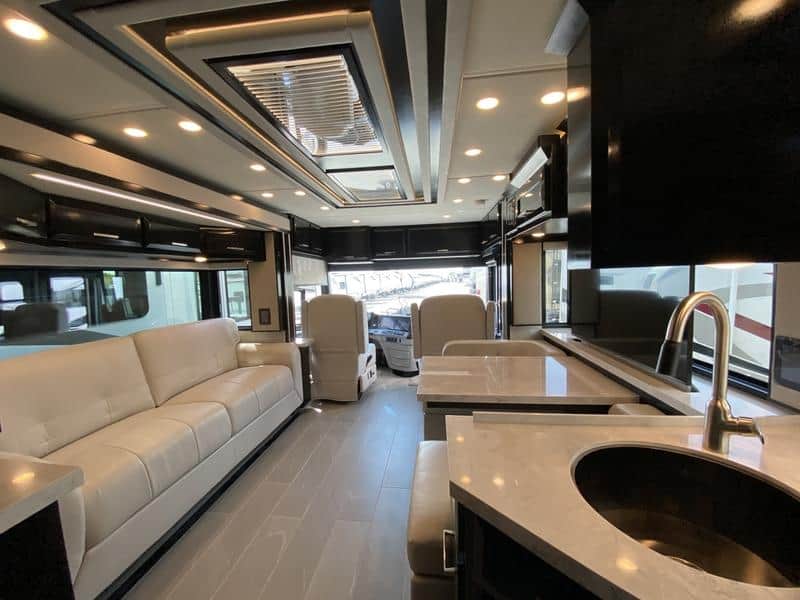 Newmar New Aire 3549 Interior
