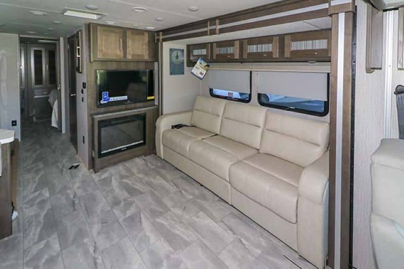 Coachmen Sportscoach 354QS Interior - Class A motorhomes with opposing slides