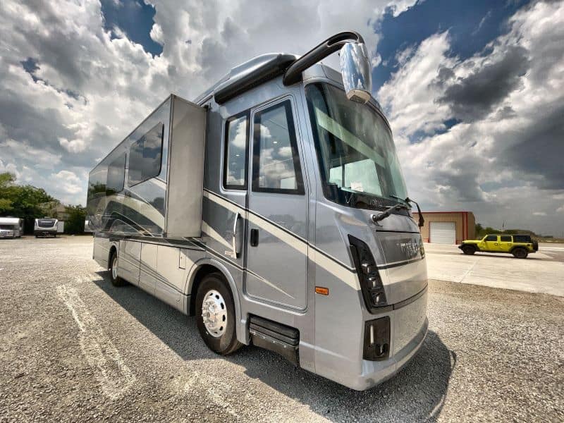 Winnebago Journey 40P Exterior - Class A motorhomes with opposing slides