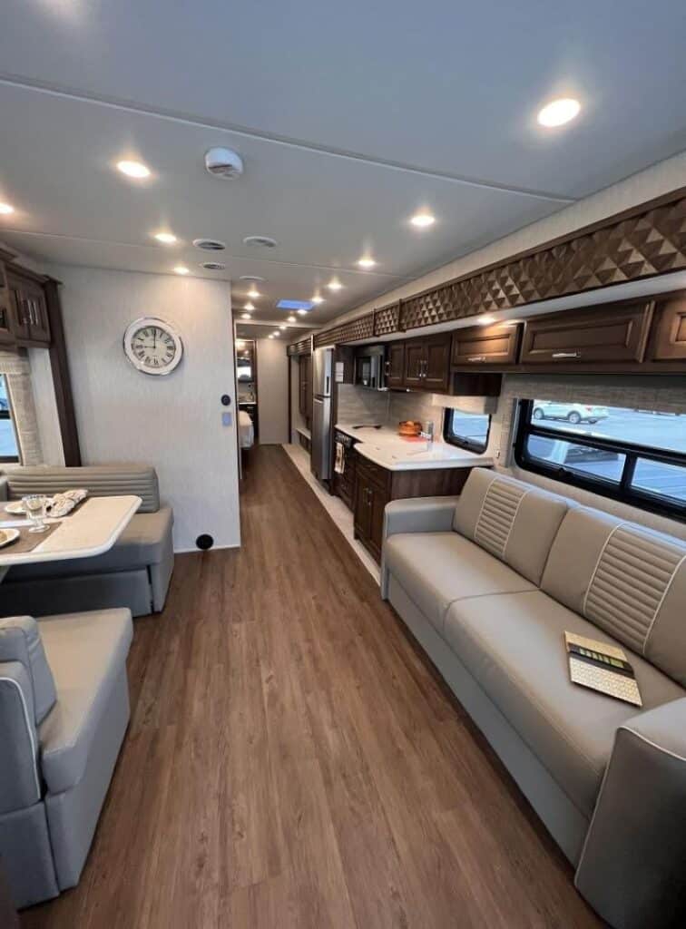 Newmar Baystar 3629 Interior - Class A motorhomes with opposing slides